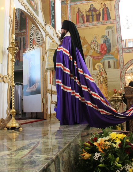 Епископ Переславский и Углический Феодор в храме святителя Николая